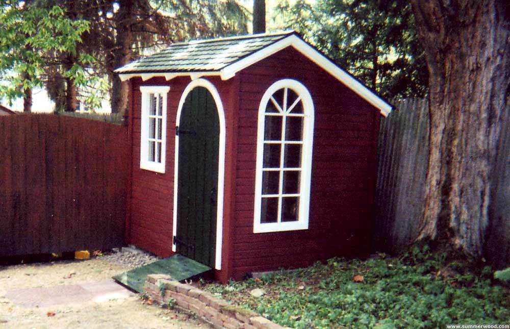 Bar harbor shed plan 6 x 8 in a backyard with an arch window seen from the right. ID number 1481-1