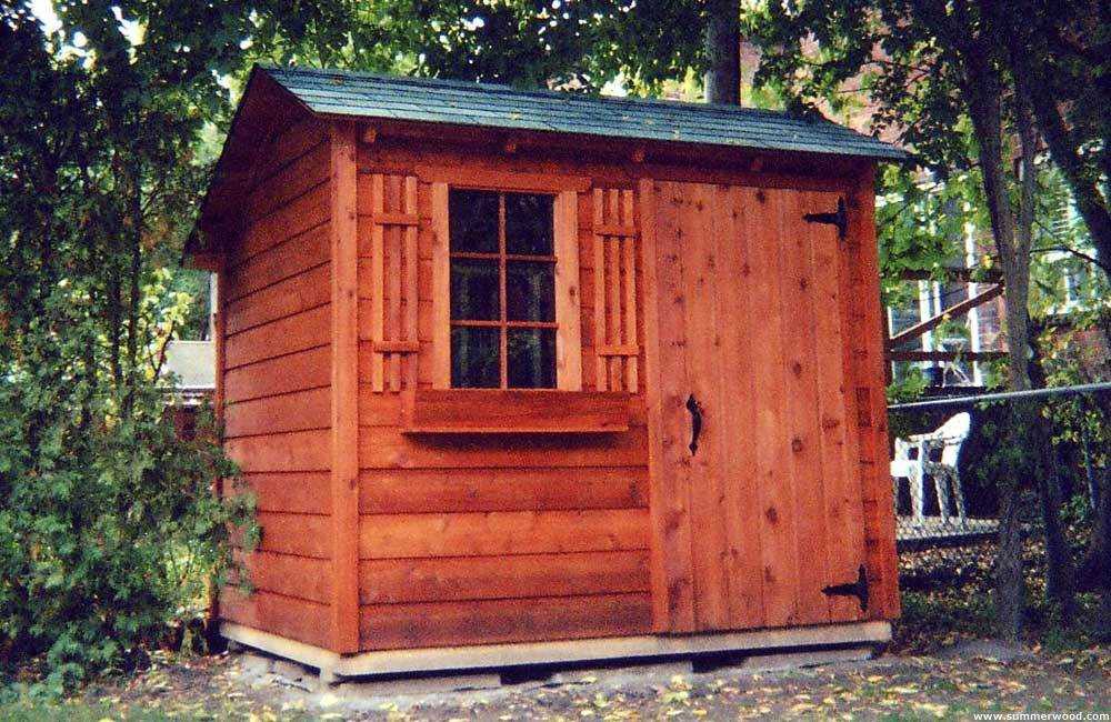 Bar harbor shed design 6 x 8 in a backyard with a standard door seen from the left side. ID number 1483-2
