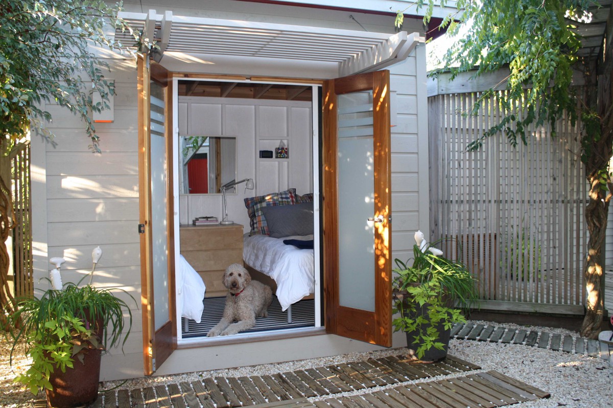 Cedar urban studio home studio design 8  x  10 in a backyard with double door seen from left.ID number 3438-1.