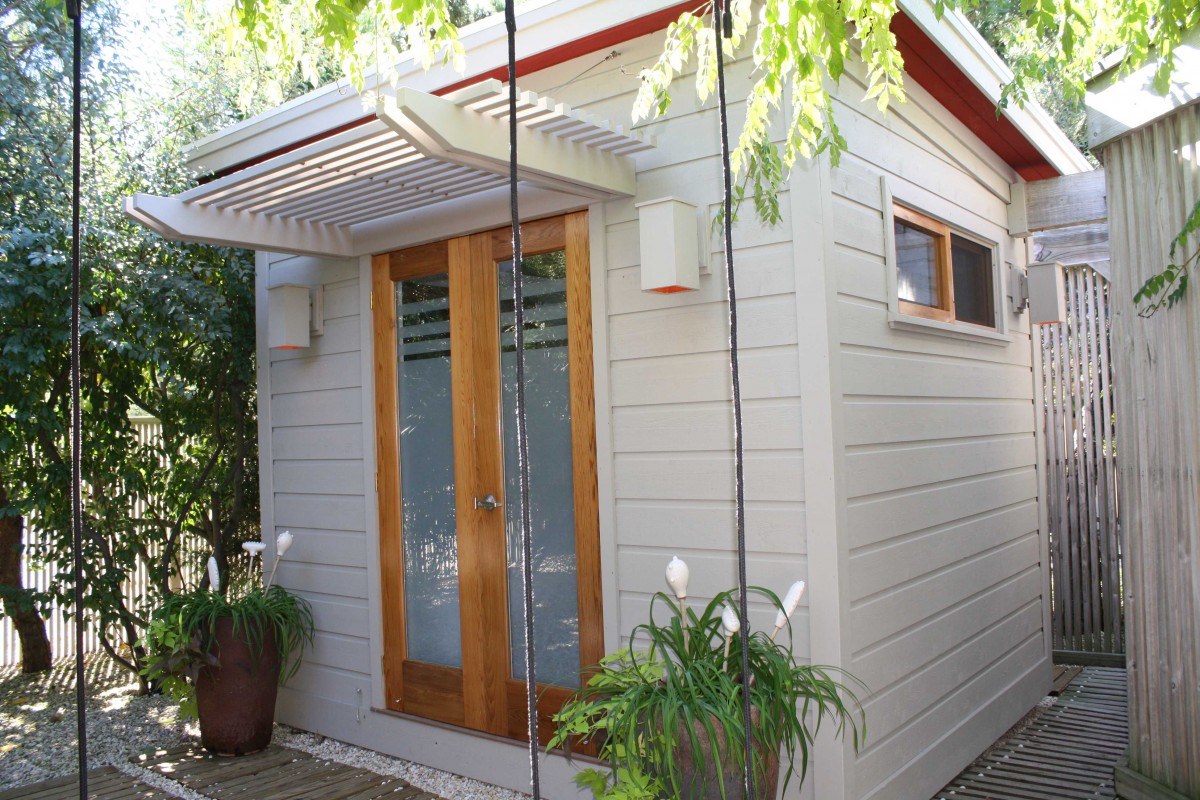 Cedar urban studio home studio design 8  x  10 in a backyard with double door seen from right.ID number 3438-2.