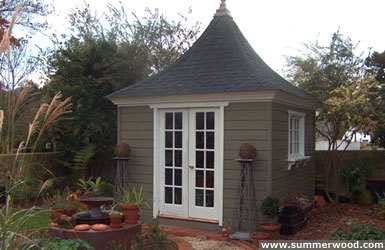 Melbourne shed plan 10 x 10 in a backyard with black finial seen from the right. ID number 1999-1