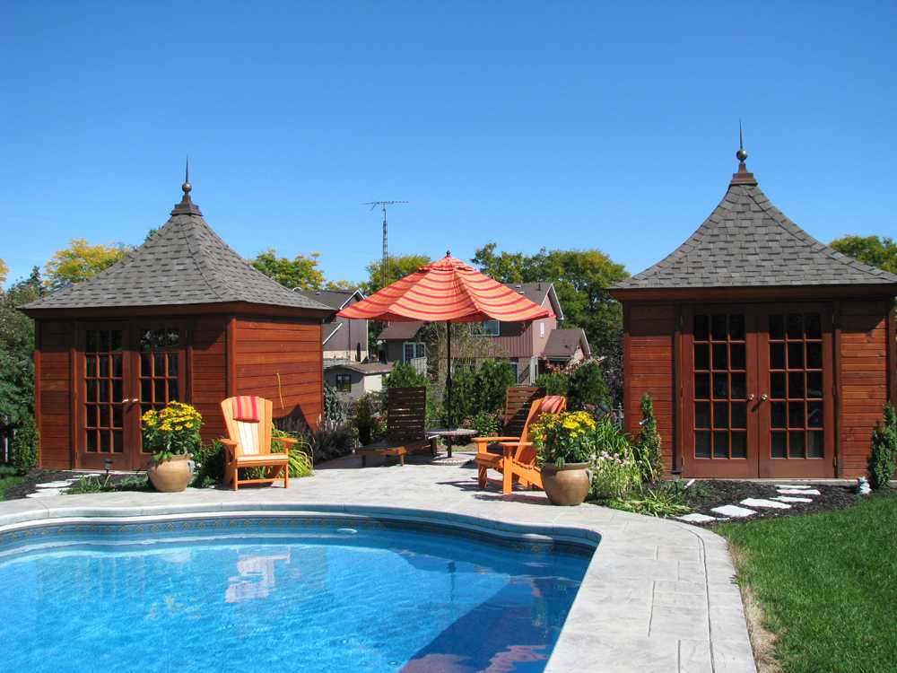 Melbourne pool cabana design 10 x 10 with a melbourne finial by a poolside seen from the right. ID number 3087-5.
