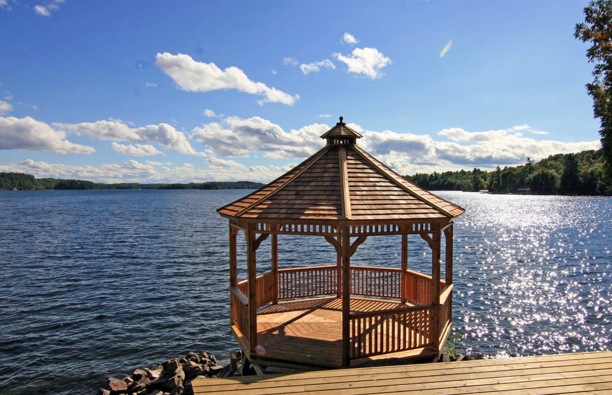 Lakeside Monterey gazebo plan 14' in Minden, Ontario seen from the frontage. ID number 3121