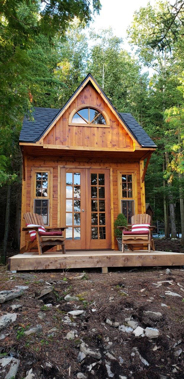 Cedar Balabunkie rustic cabin plan 10' x 10' facing ocean with French lite double doors as seen from the front. ID number 5724-2