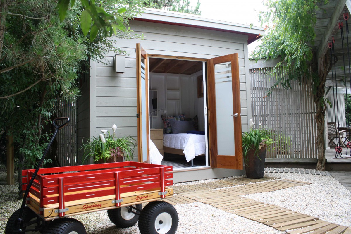 Cedar urban studio home studio design 8  x  10 in a backyard with double door seen from left.ID number 3438-5.